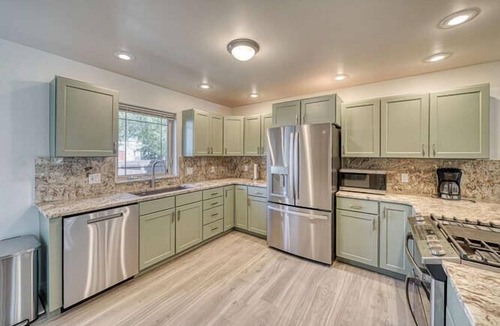 Salida House | Monthly Rental- Close to Town and a Hot Tub
