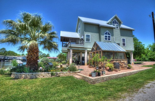 Kingsland House | Monthly rental getaway on lake LBJ