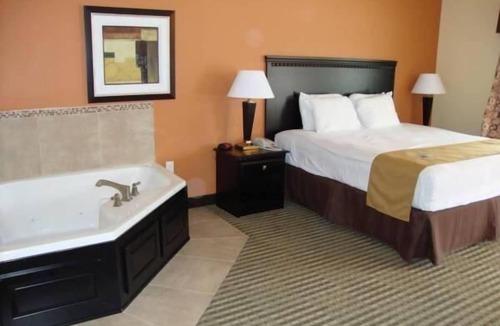 Leesville Hotel | Montigo Inn