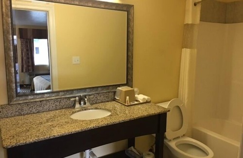 Leesville Hotel | Montigo Inn