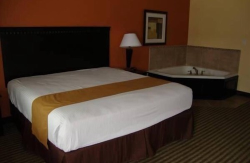 Leesville Hotel | Montigo Inn
