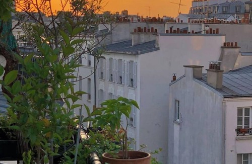 Montmartre Apartment | Montmartre Flat With Eiffel Tower View