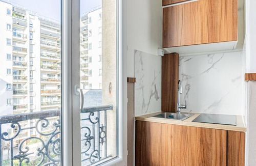 Quartier des Grandes-Carrieres Apartment | Montmartre - Métro Guy Moquet - Studio