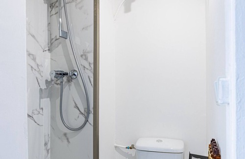 Quartier des Grandes-Carrieres Apartment | Montmartre - Métro Guy Moquet - Studio
