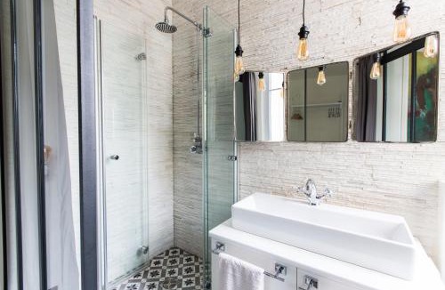 Clignancourt Bed & Breakfast | MONTMARTRE ROMANTIC, Bed & Breakfast - Paris