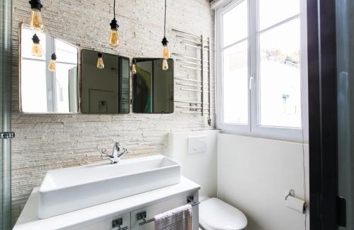 Clignancourt Bed & Breakfast | MONTMARTRE ROMANTIC, Bed & Breakfast - Paris