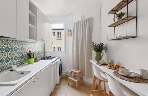 Quartier des Grandes-Carrieres Apartment | Montmartre/Sacré-Coeur - Haussmannian & Central