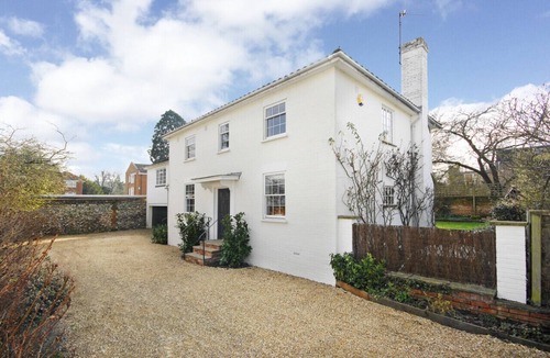 Henley-on-Thames House | Montpellier House, Centrally Located, Pet Friendly