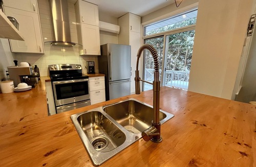 Mercier-Hochelaga-Maisonneuve Apartment | Montréal Haven