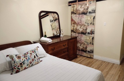 Sault-au-Recollet Bed & Breakfast | Montreal, Ahuntsic, spacious, warm, well-equipped family home.