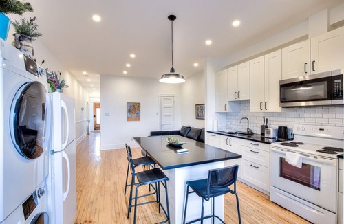 Sainte-Marie Apartment | Montreal Classic Style 2br Apt