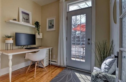 Cote-Des-Neiges—Notre-Dame-De-Grace Apartment | Montreal ~ Cozy & Chic City Condo