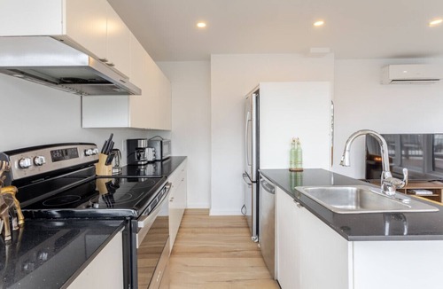 Shaughnessy Village Apartment | Montréal Downtown Haven | Walk to All Attractions