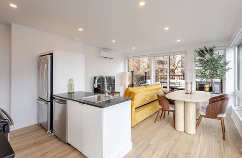 Shaughnessy Village Apartment | Montréal Downtown Haven | Walk to All Attractions