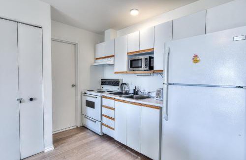 Pierrefonds-Roxboro Apartment | Montreal & Free Parking Comfy Cozy Pierrefonds Apts
