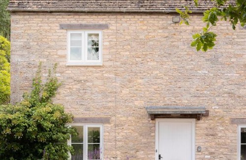 Ampney Crucis House | Montreal House