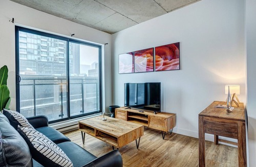 Quartier des Spectacles Apartment | Montreal - Le Smith 2B1B (1106)