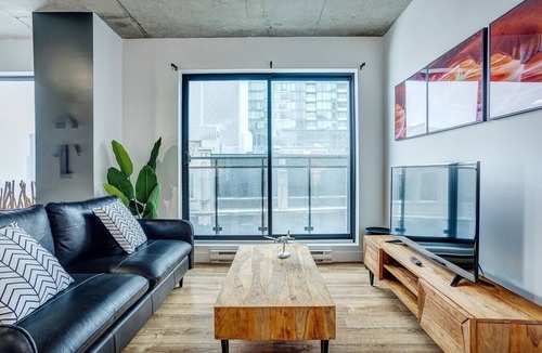 Quartier des Spectacles Apartment | Montreal - Le Smith 2B1B (1106)