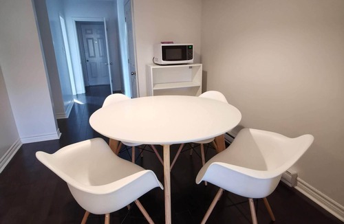 Little Italy Apartment | Montreal Mile-Ex close to MIL