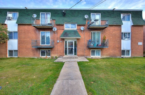Pierrefonds-Roxboro Apartment | Montreal`s West Island Retreat! Value & Adventure!