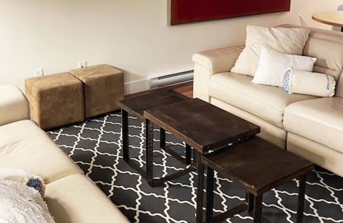 Saint-Laurent House | Montreal- Saint-Laurent Private Rental fits 6PPL