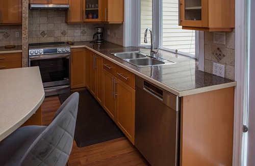 Pierrefonds-Roxboro House | Montreal Stunning Home 3 Bedrooms, 3 Bath & Pool
