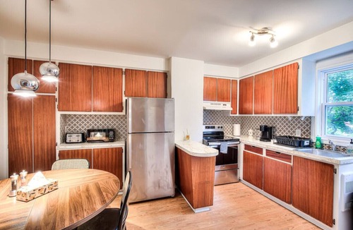 Longue-Pointe Apartment | Montreal Traveler`s Home! Vintage & Value 2BR apt!