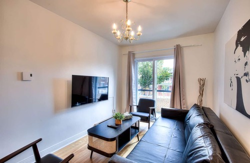 Longue-Pointe Apartment | Montreal Traveler`s Home! Vintage & Value 2BR apt!