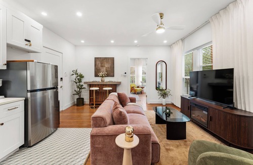 Neartown Apartment | Montrose 1BR Hideout Fireplace + Parking
