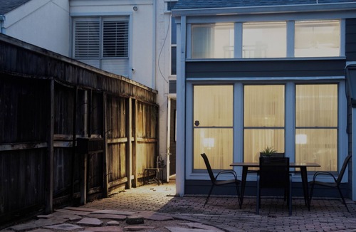 Neartown House | Montrose Aquatic Dream! Downtown Unit w/Pool 3BR