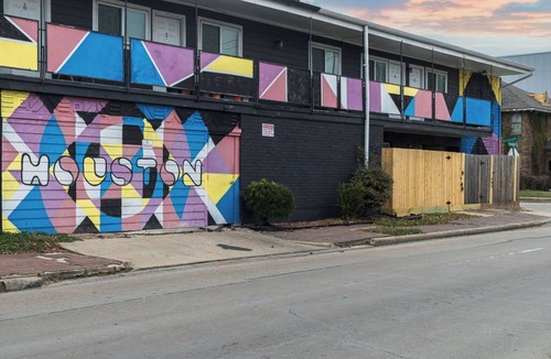 Greenway Plaza-Upper Kirby Apartment | Montrose Dream Cosmic Studio! Medical Center 02