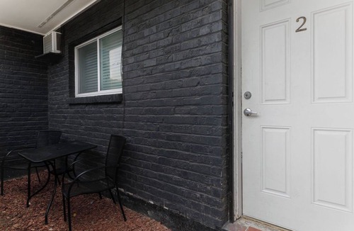 Greenway Plaza-Upper Kirby Apartment | Montrose Dream Cosmic Studio! Medical Center 02