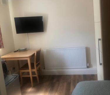 Havering Bed & Breakfast | Montrose Guest House