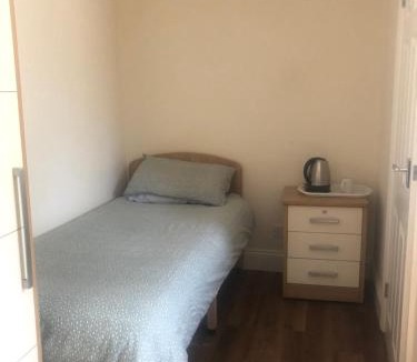 Havering Bed & Breakfast | Montrose Guest House