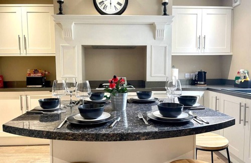 Burnley House | Montrose Heights - 4Bed - 4Bath -Central Burnley