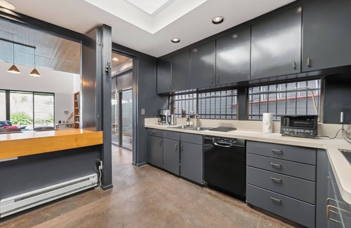 Greenway Plaza-Upper Kirby House | Montrose Retreat w Pool Minutes From Everything