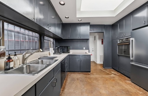 Greenway Plaza-Upper Kirby House | Montrose Retreat w Pool Minutes From Everything