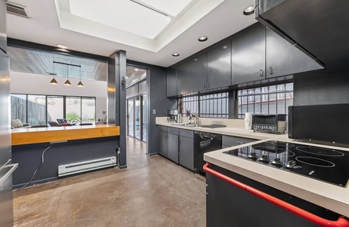 Greenway Plaza-Upper Kirby House | Montrose Retreat w Pool Minutes From Everything