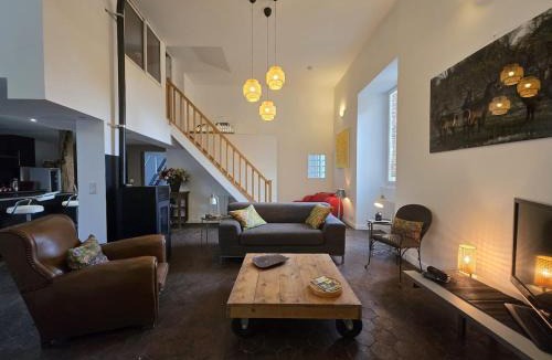 Verneuil-sur-Avre Apartment | Monument historique rénové avec goût et jardin