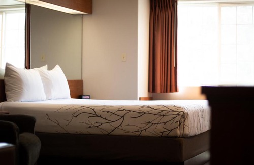 Gering Hotel | Monument Inn & Suites