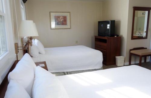 Great Barrington Hotel | Monument Mountain Motel