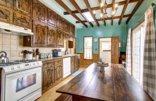 Monument House | Monument Retreat - Walk to Local Dining & Shopping