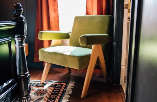 East Memphis House | Moody Blues Studio Perfect for work or romance