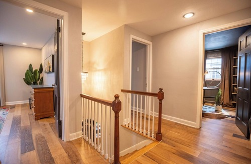 Mount Lebanon House | Moody Dream Stay - King + Garage + Netflix