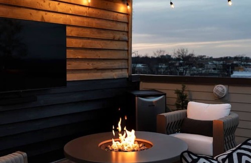 Berry Hill House | Moody Melrose | Upscale | Rooftop | Walkable