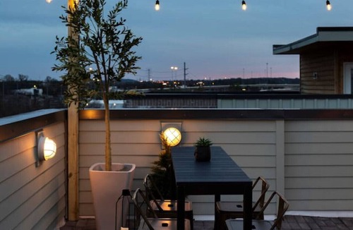 Berry Hill House | Moody Melrose | Upscale | Rooftop | Walkable