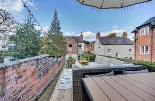 Congleton Ski Chalet | Moody Street