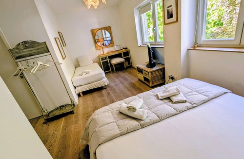 Pont-Eveque Hotel | Moodz Hotel