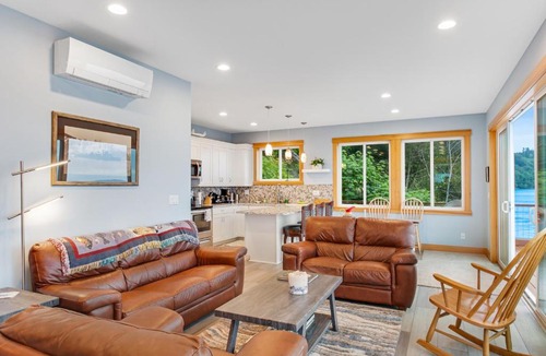 Kingston House | Moon Cabin