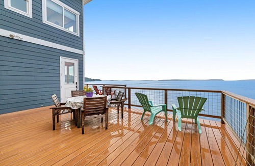 Kingston House | Moon Cabin